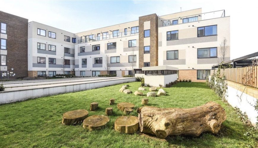 West Plaza, TW19