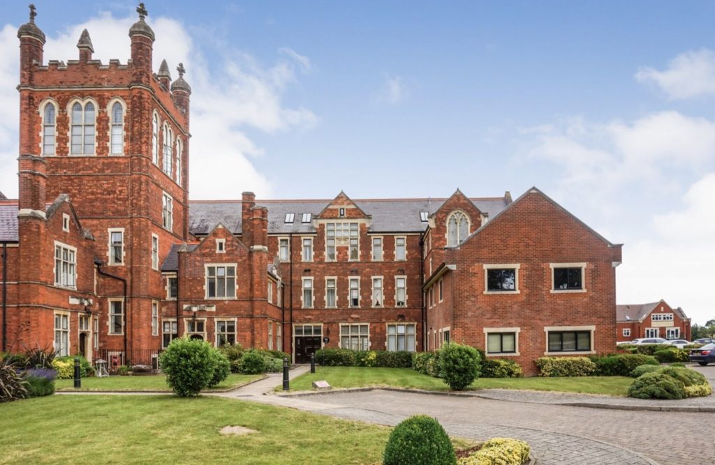 Royal Connaught Park, WD23 HomeViews