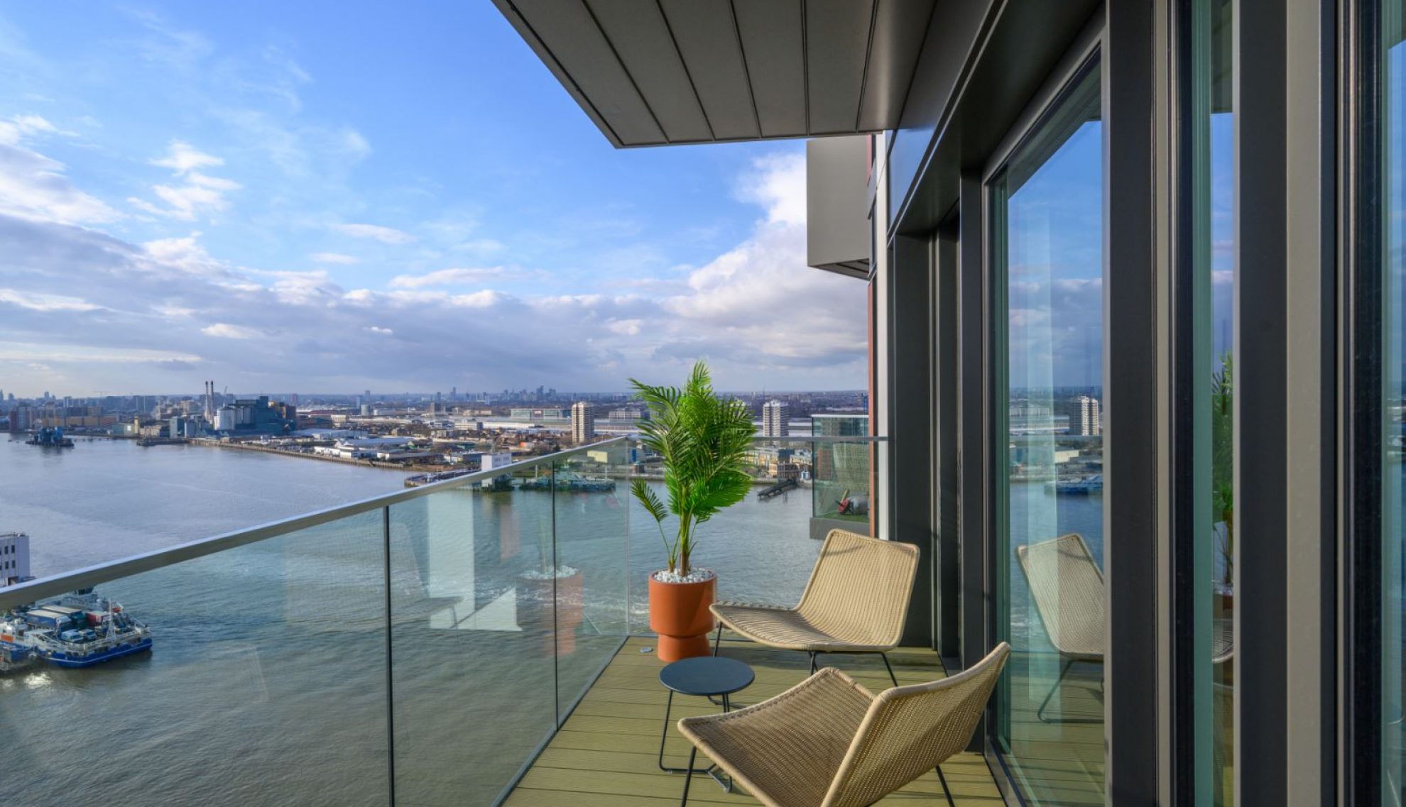 38+ Royal Arsenal London PNG Info Todays Exclusive