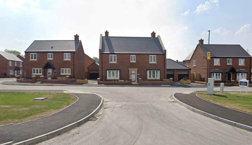 Orchard Manor, LU7