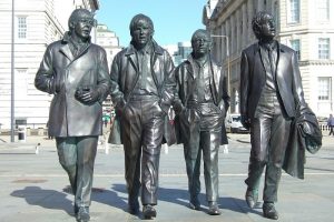 Image of the Beatles statue in Liverpool 