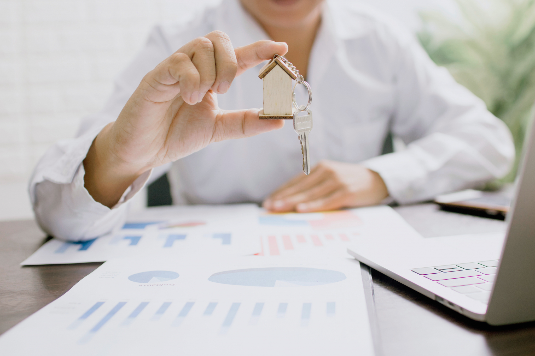 What does under offer mean? Offers and contracts explained HomeViews